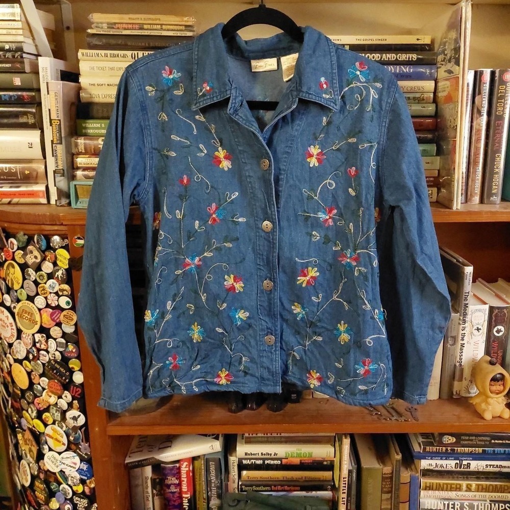 Vintage 100% cotton embroidered button‎ up with metal buttons